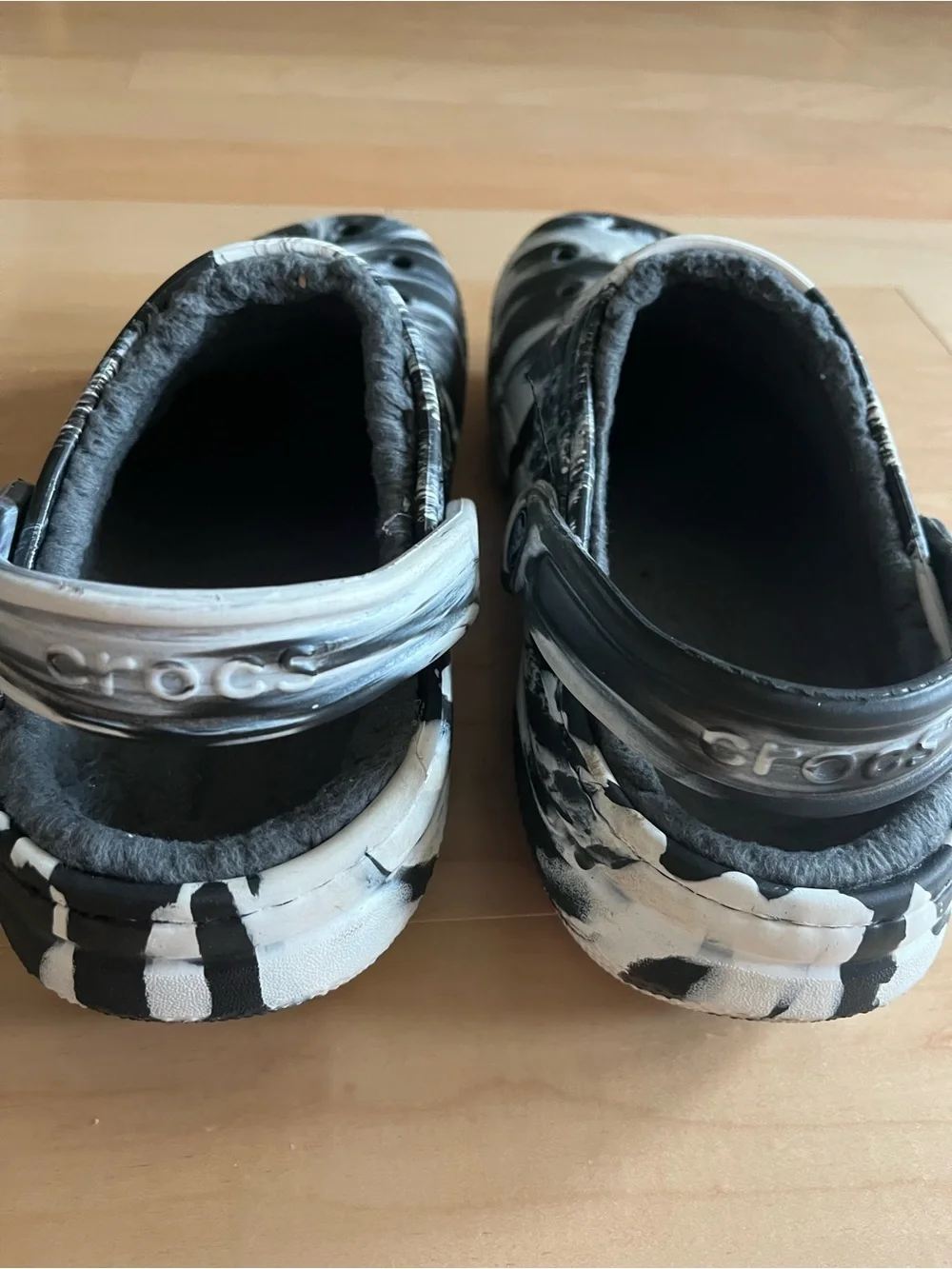 Crocs Men 7 ( Women 9)  Classic Lined winter Clog - Black and White Tie-Dye